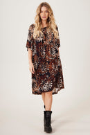 Vestido Curto Decote Ombro A Ombro Estampa De Batik Marrom Yacamim C10