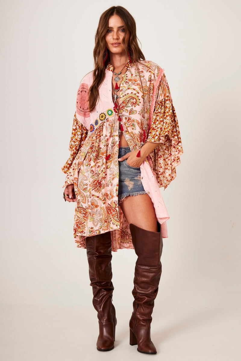 Vestido Curto Com Crochê Rosa Patchwork Estampa Cashmere Yacamim C16