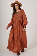 Vestido Longo Com Rendas E Crochê Marrom Yacamim D16