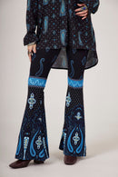 Calça Flare Azul Marinho Estampa Cashmere Yacamim A22