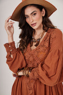 Vestido Longo Com Rendas E Crochê Marrom Yacamim D16