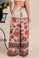 Calça Pantalona Com Abertura Em Uma Perna Bege Estampado Yacamim A7