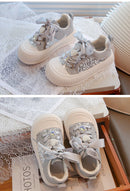 Tênis Infantil Brilhante e Lacinho